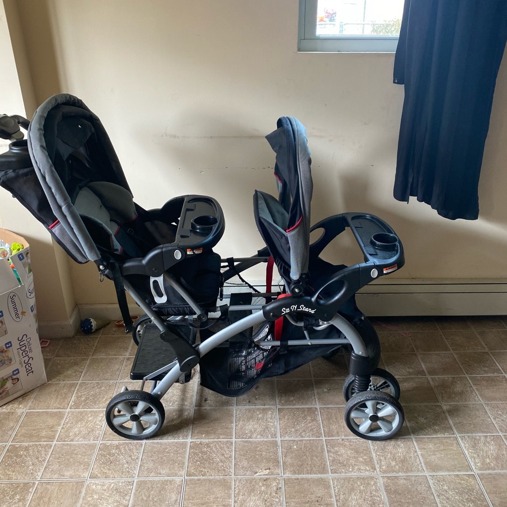 DOUBLE STROLLER - Picture 2 of 2